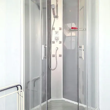 Апартаменты Accueillant A De 80 M² Avec Piscine Partagee Селоне