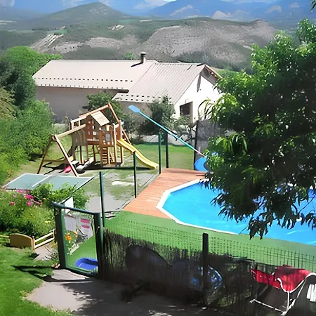 Accueillant A De 80 M² Avec Piscine Partagee *