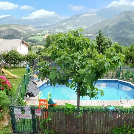 Daire Accueillant A De 80 M² Avec Piscine Partagee