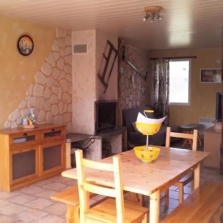 Accueillant A De 80 M² Avec Piscine Partagee *