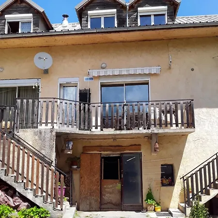 Accueillant A De 80 M² Avec Piscine Partagee Selonnet