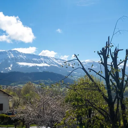 Accueillant A De 80 M² Avec Piscine Partagee *